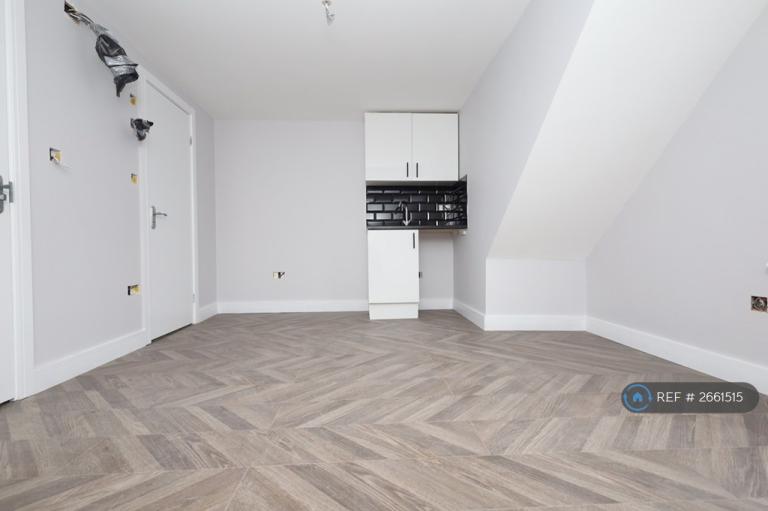 Studio flat in Doris Road, Ashford, TW15 (#2661515)