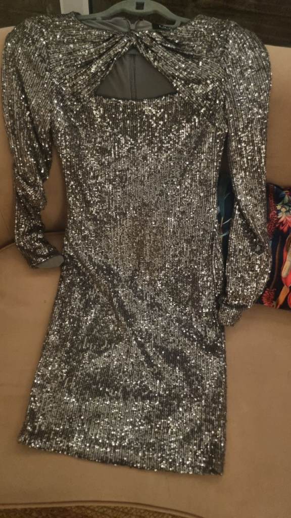 Ralph lauren cocktail dress, silver sequins. Size 0.. I'm size 8 and fits.