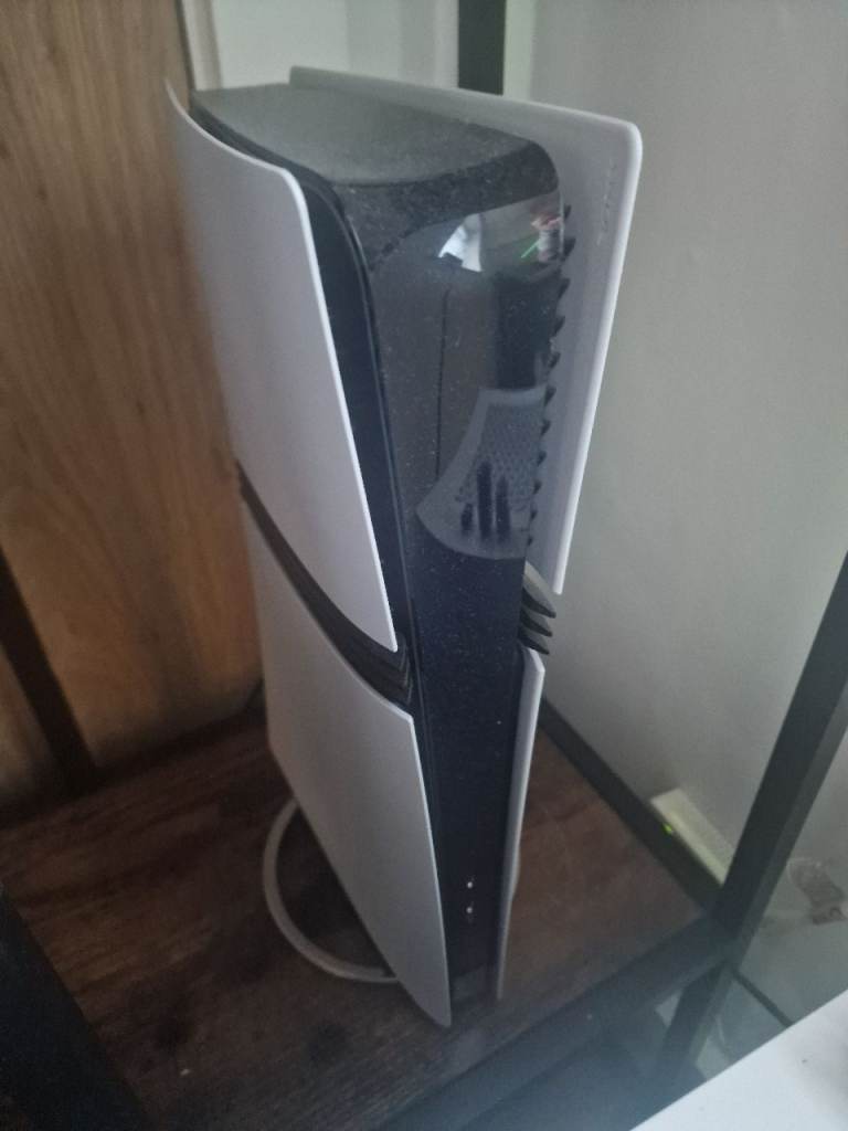 PS5 Pro 4tb / 3 controllers