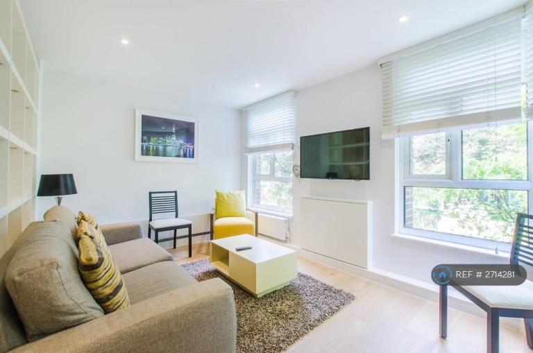 Studio flat in Montpelier Row, London, SE3 (#2714281)