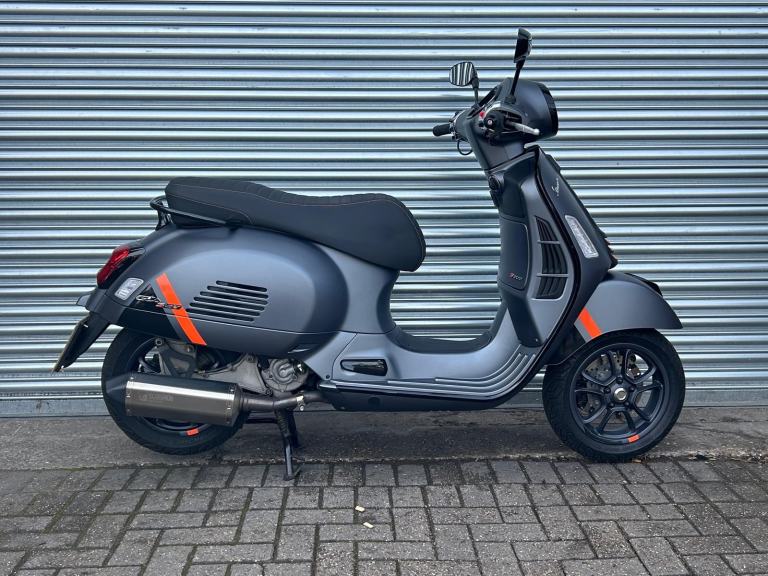 Piaggio Vespa GTS 300 SuperSport