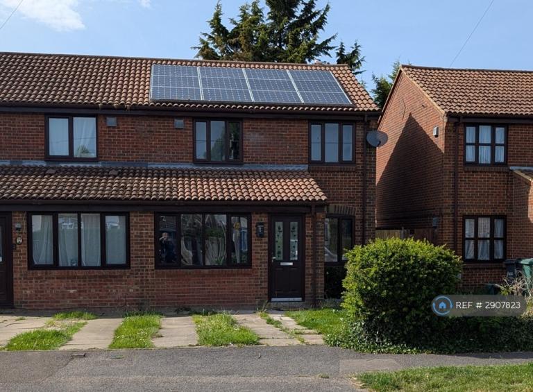 3 bedroom house in Grove Road, Horley, RH6 (3 bed) (#2907823)