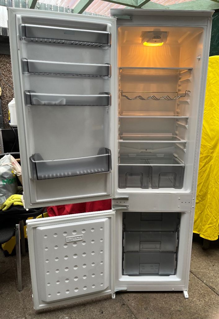 Lamona Integrated Fridge freezer 