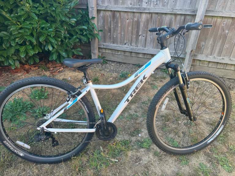 Trek Skye 29 Mountain Bike – Lightweight & 29" Wheels (Great Condition)