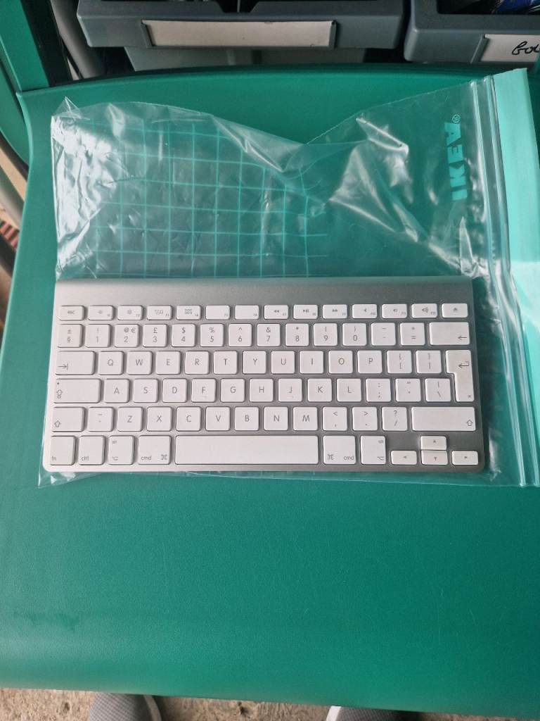 Apple Wireless Keyboard (A1314) – UK Layout