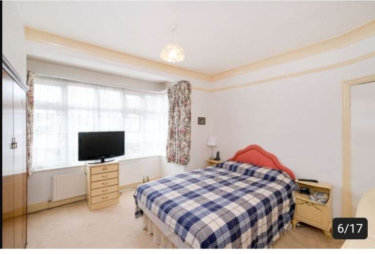 Master bedroom in East London close to station
