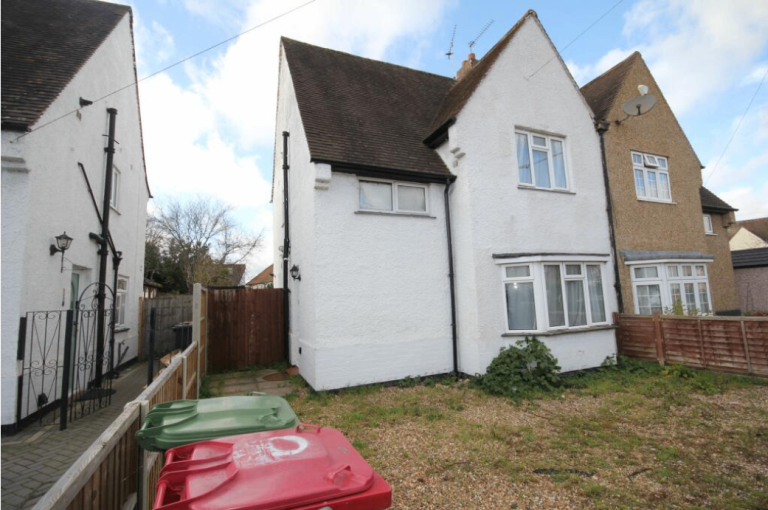 **Spacious 3-Bed Semi-Detached House in St. Andrews Way, SL1 – Available NOW