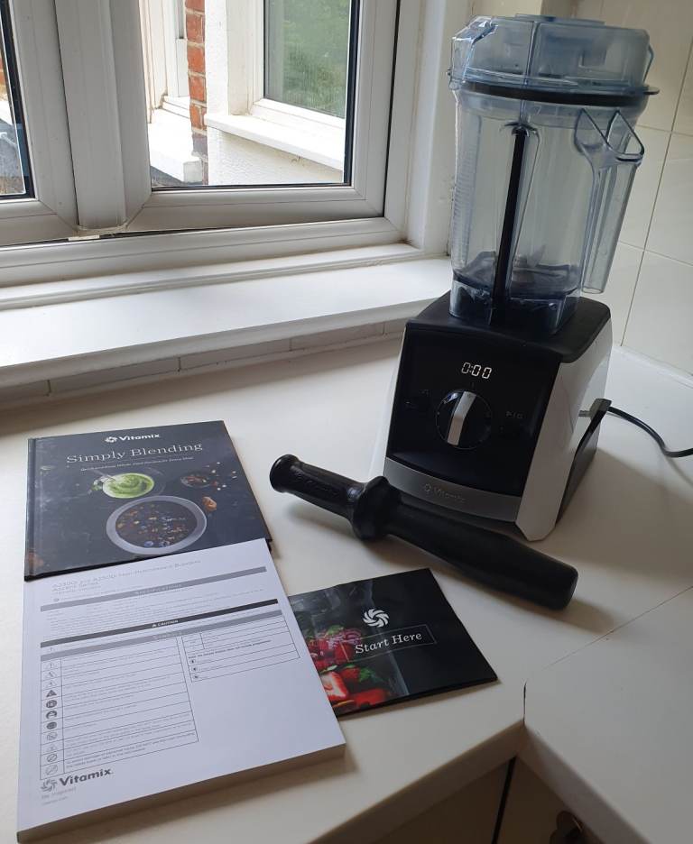 Vitamix A2300i Ascent Series Blender. Hardly used Excellent Condition!!