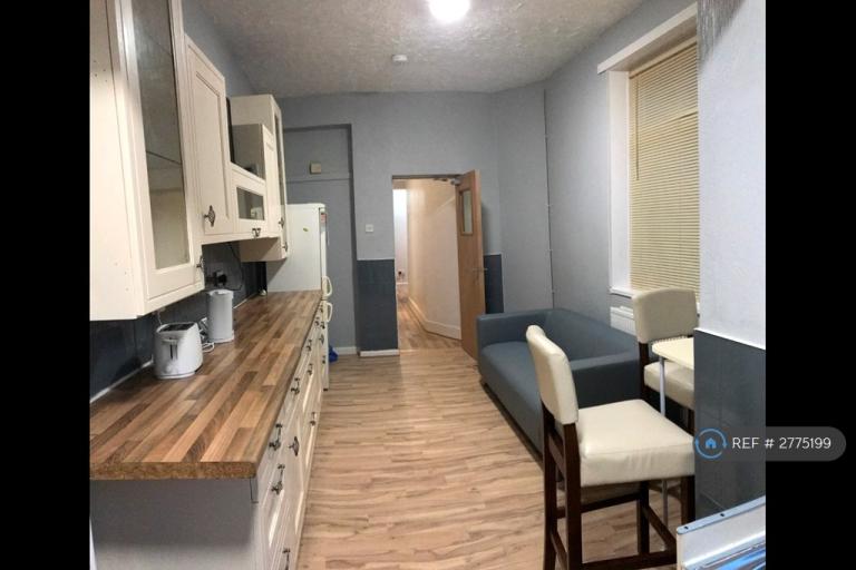 5 bedroom house in Liverpool Street, Salford, M5 (5 bed) (#2775199)