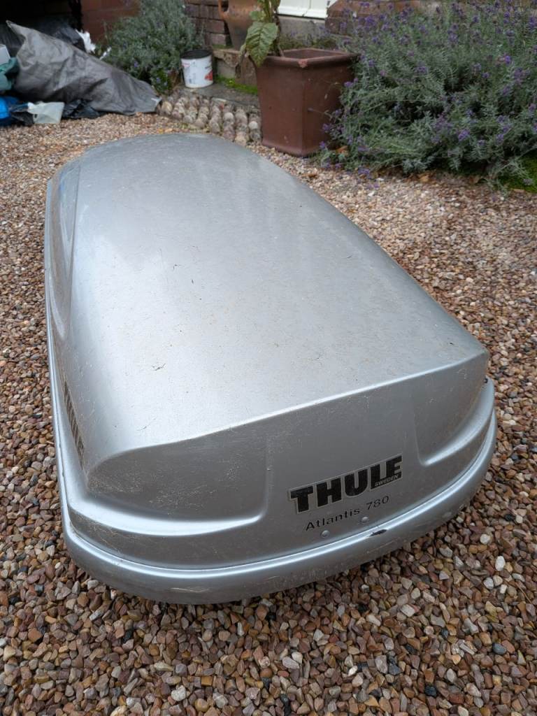 Thule Atlantis 780 siler Roof Box with compatible roof bars