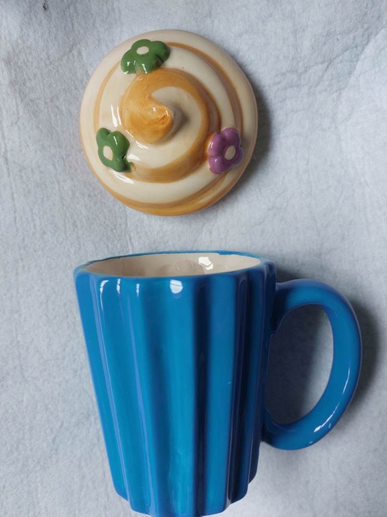 Puckator Cupcake ceramic mug with lid