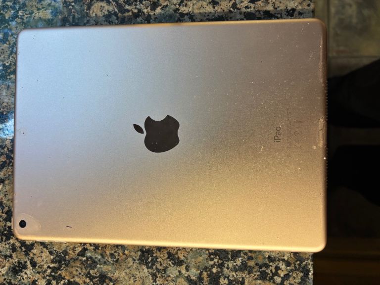 Apple iPad Gold – Good Condition