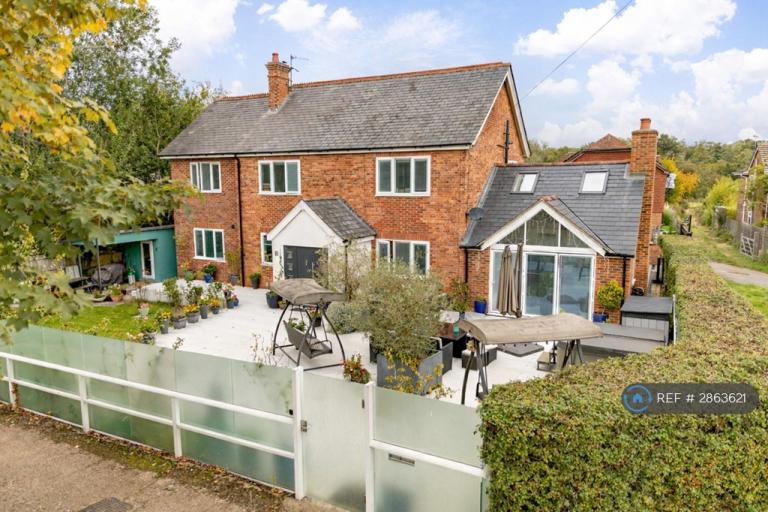 6 bedroom house in Hartfield Road, Forest Row, RH18 (6 bed) (#2863621)