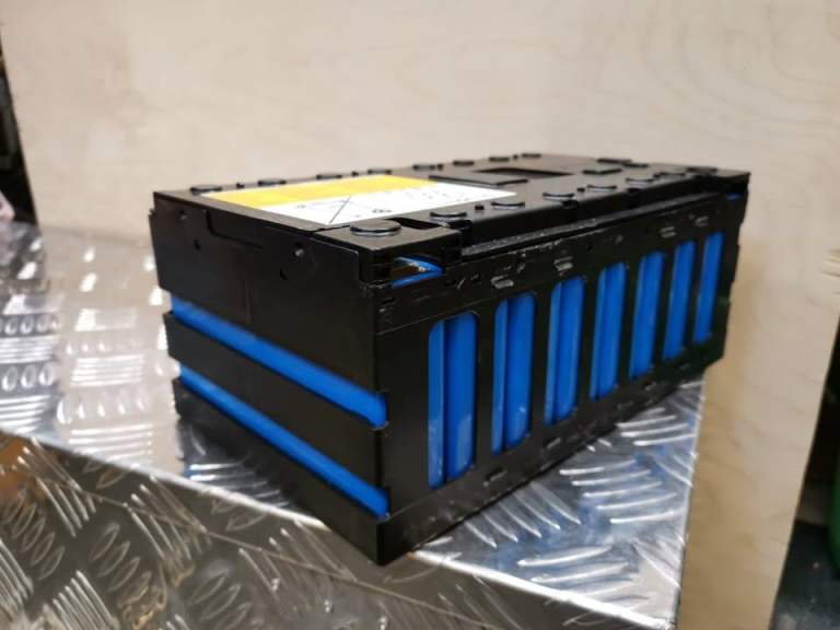 YUASA LEV40-8 Lithium-ion battery 30v 40Ah