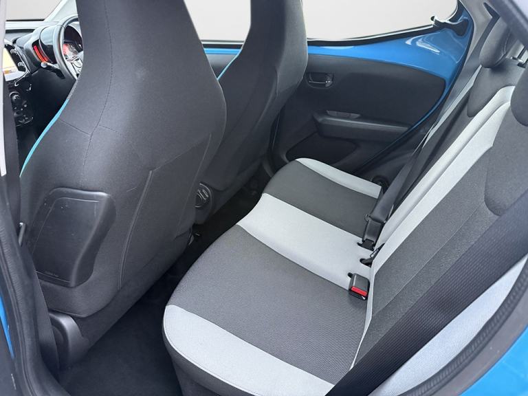 TOYOTA AYGO 1.0 VVT-i x-cite 2015