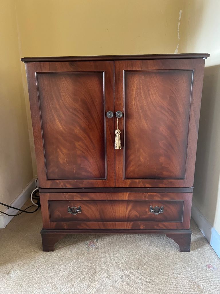 TV cabinet 