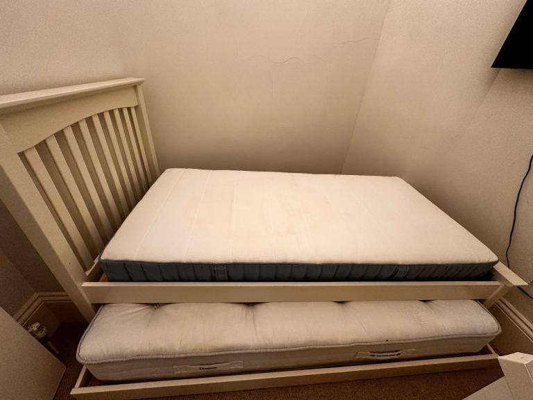 Trundle Bed from M&S – with 2 Quality Mattresses 