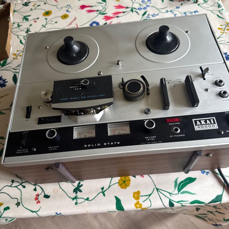 Akai 4000 reel  to reel vintage tape recorder