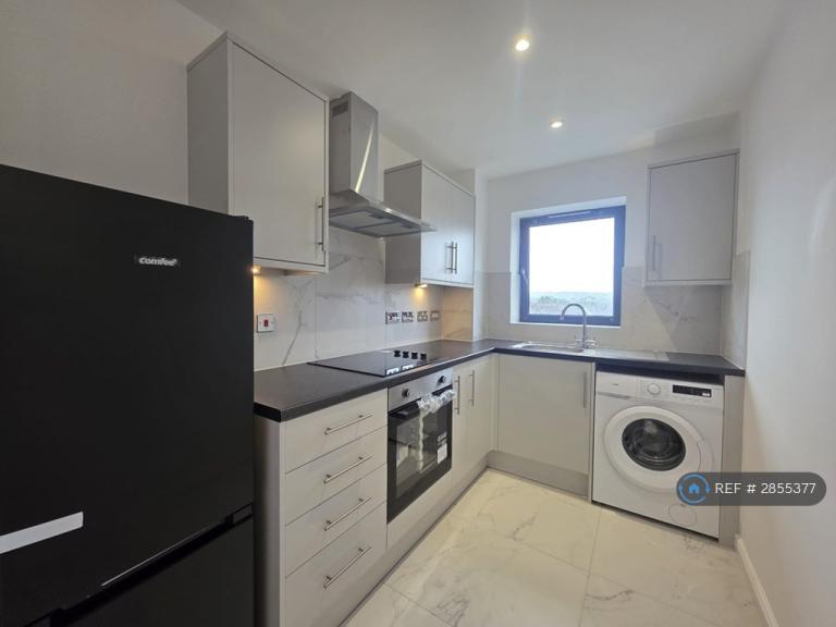 2 bedroom flat in Sunset House, Harrow, HA3 (2 bed) (#2855377)