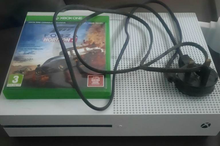 Xbox One S 1TB Console - White, with Forza Horizon 4