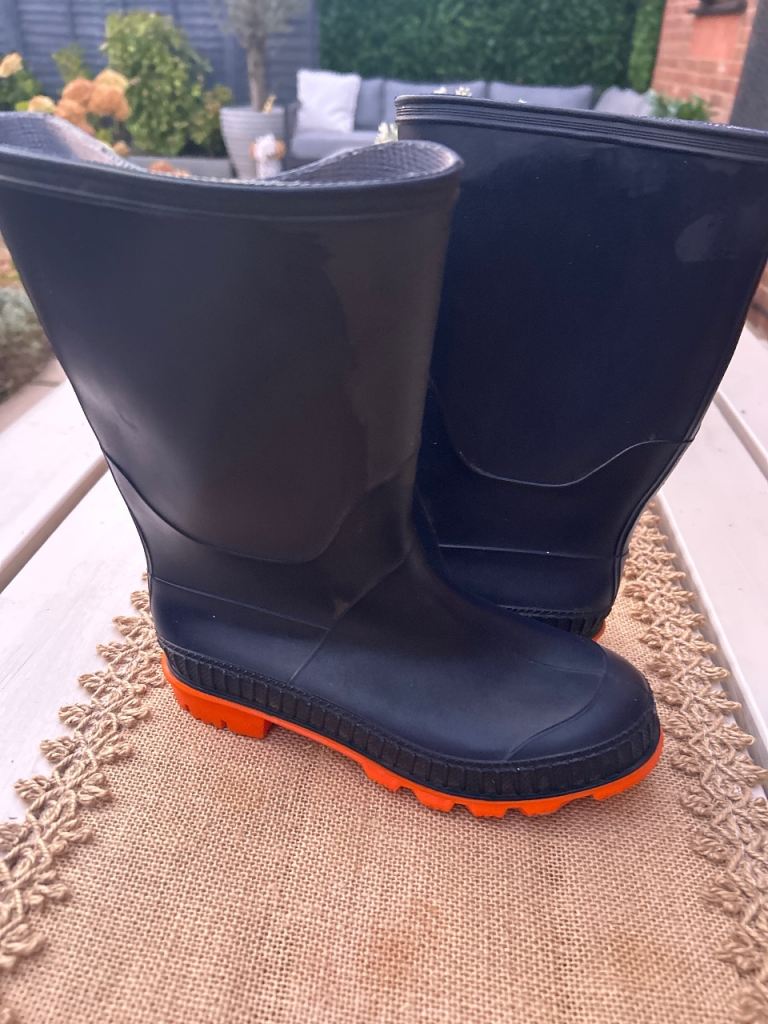 Kids Uk size 2 Blue Wellies with Orange Soles – Good Condition