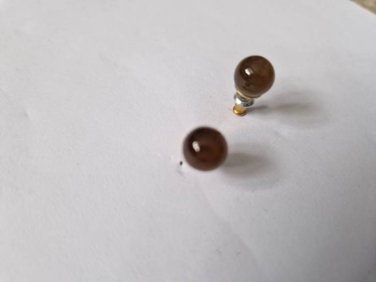 Stud earrings 