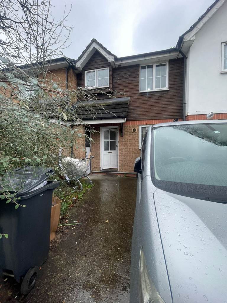 Prime Location 3 Bedroom House Available To Let On Daffodil Gardens, Ilford (IG1 2JW)