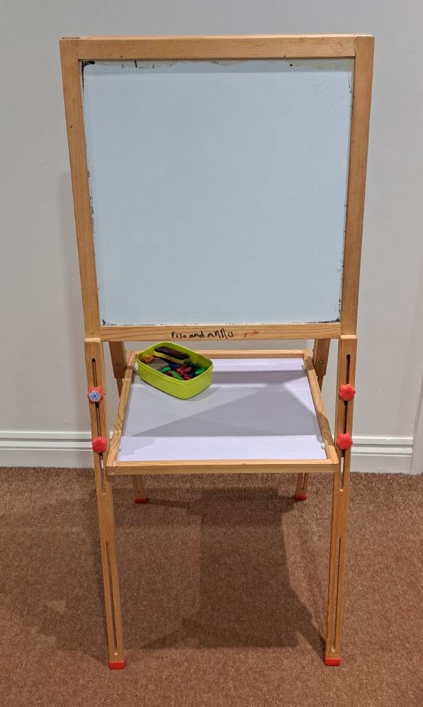 Beautiful Easel Whiteboard/Blackboard 