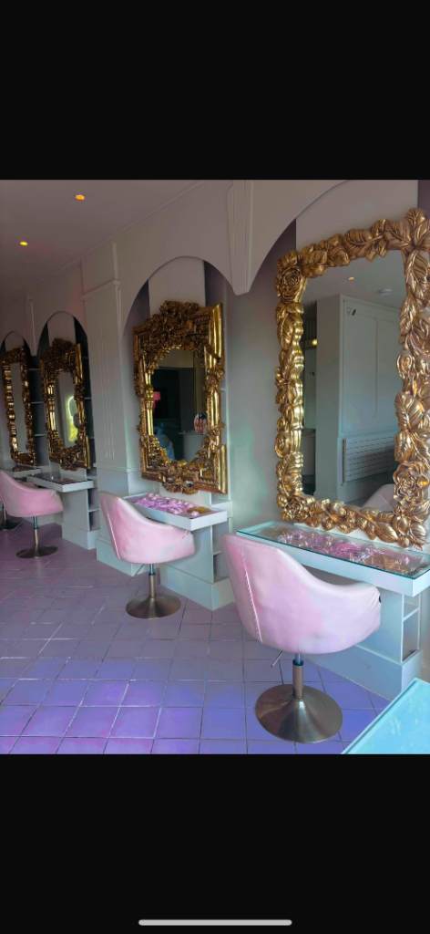 Stylists, Nail technician, Makeup artists. Beauty room with sink also to rent. 