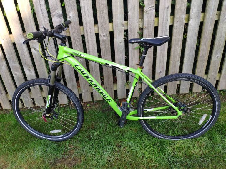 L 19 Inch Cannondale Trail 4 MTB 29er Hardtail Mountain Bike: 28 Gears / 26 Inch Tires