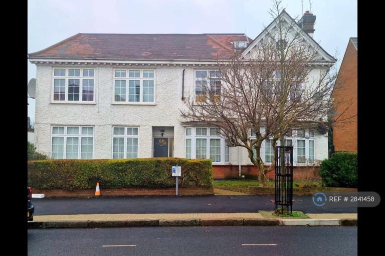 2 bedroom flat in Station Road, Hendon, NW4 (2 bed) (#2841458)