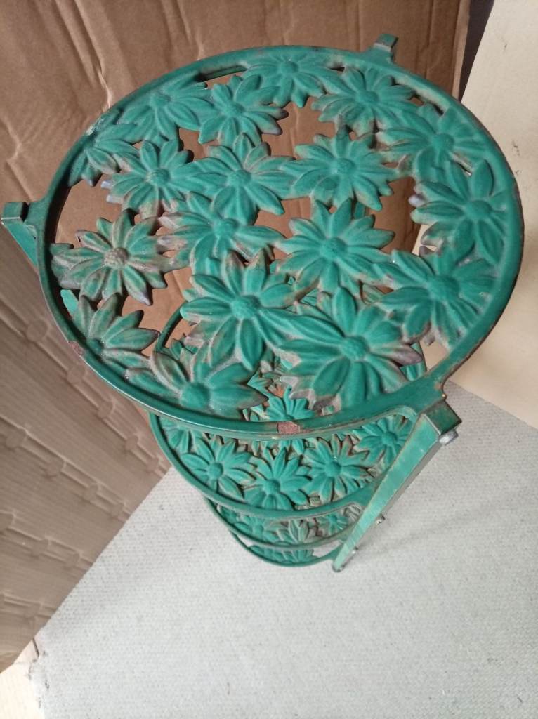 Vintage 4 tier round metal table  H 77cm