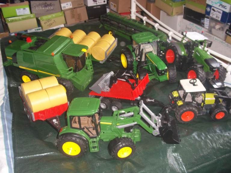 1/16 john deere combine-tractors etc