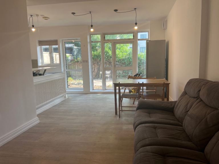 Spacious 3 bed Garden Flat close to Middlesex University, and Sunnyhill Park, NW4
