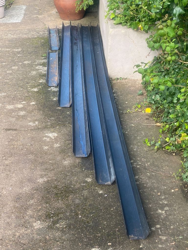 4. FREE 110x60mm black square guttering