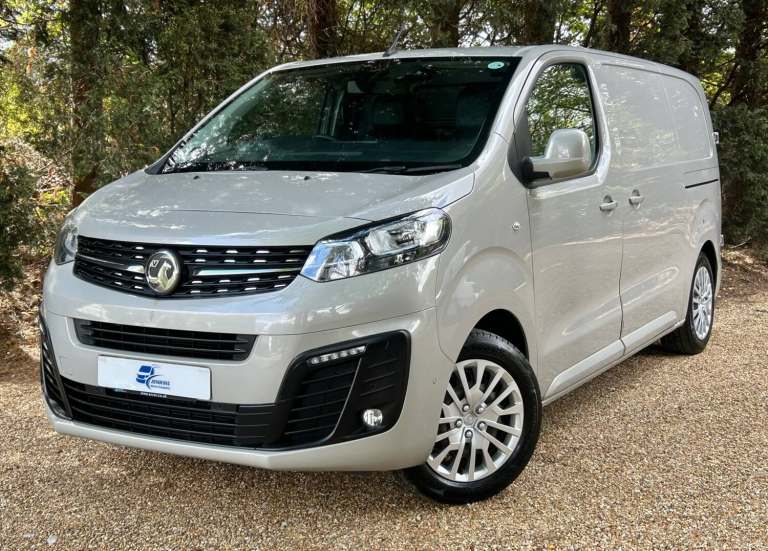 70(20) VAUXHALL VIVARO Sportive 2700 L1 SWB 1.5CDTi Euro 6 (120PS) FSH