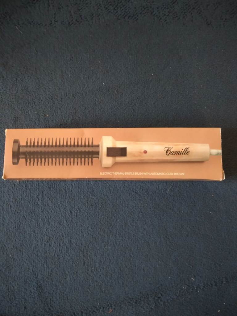Curling brush (brand new)