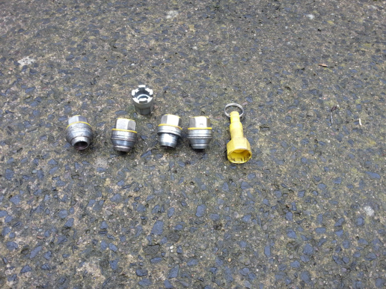 mg car wheel  lock nuts