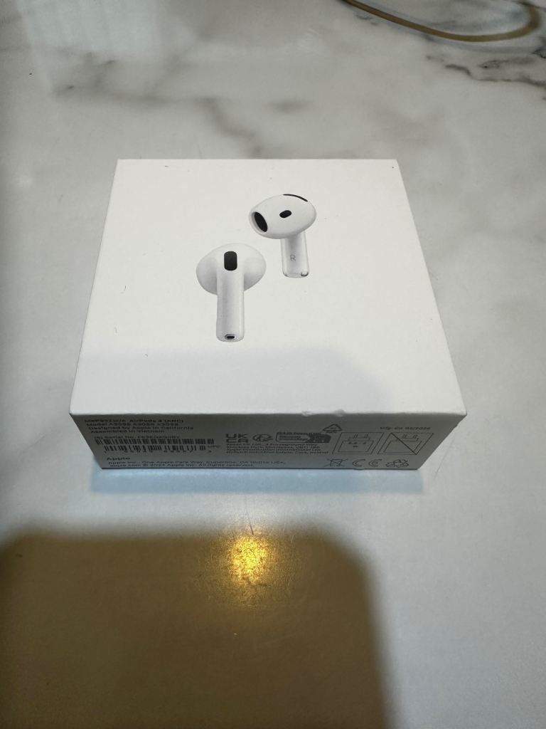 Apple AirPods 4 w/ANC