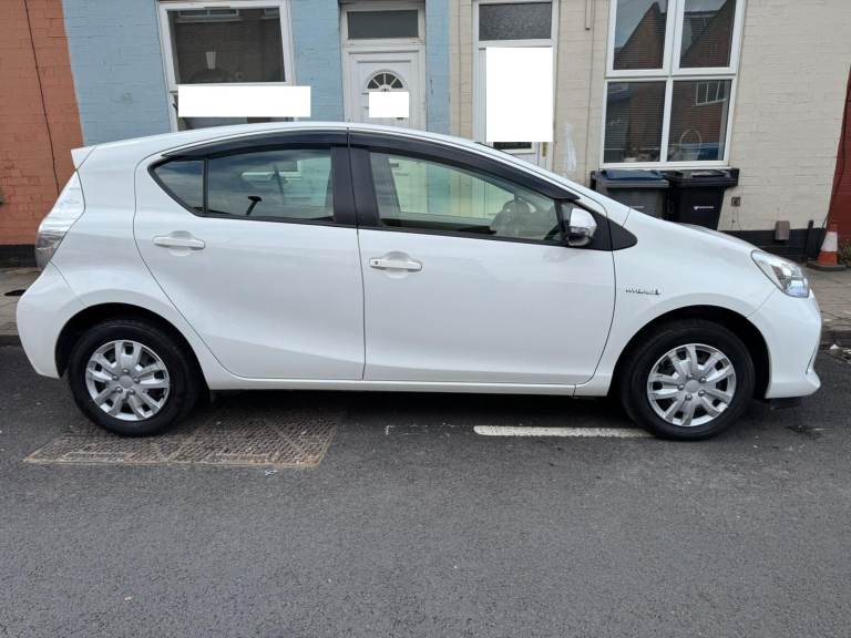 Toyota, AQUA HYBRID AUTO, 2014, 1490 (cc)
