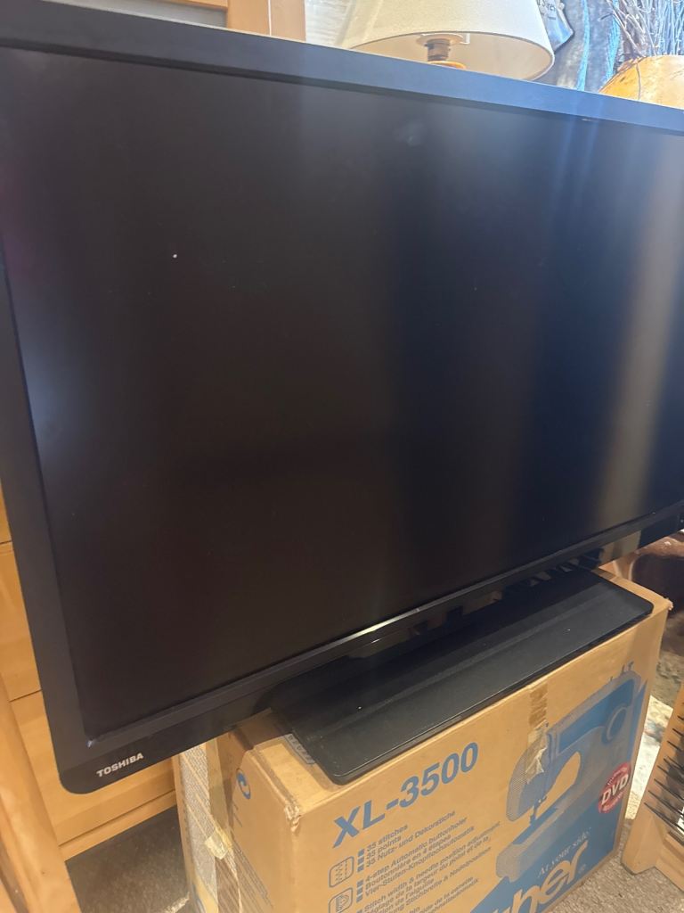 Toshiba Black TV – Good Condition