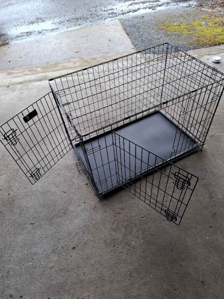 Sturdy, collapsible, metal DOG CRATE (medium)