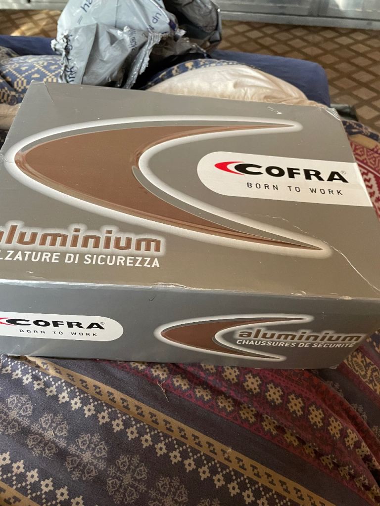 Work footwear new size 9