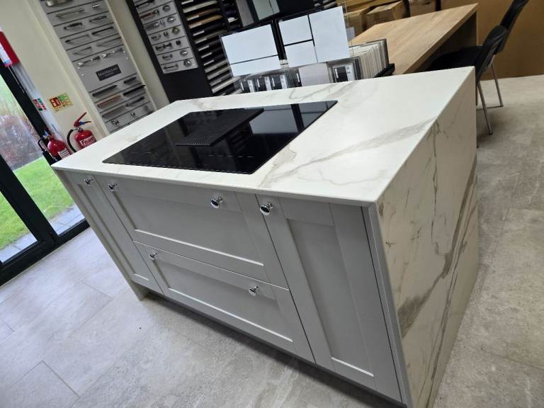 Kitchen island & Samsung induction hob