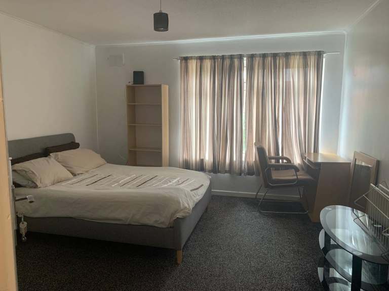 Flat Share £425 PCM
