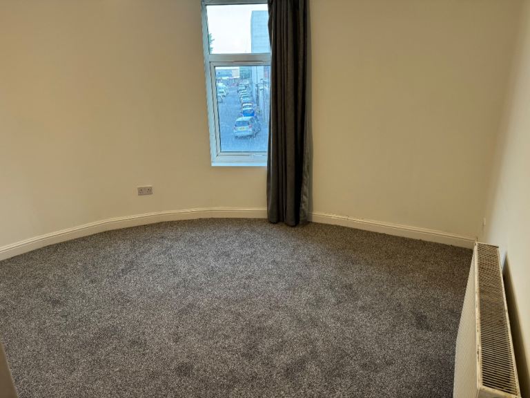 Furnished Rooms (Bills Included) - S4 Close shops, supermarkets, close to town centre - £525