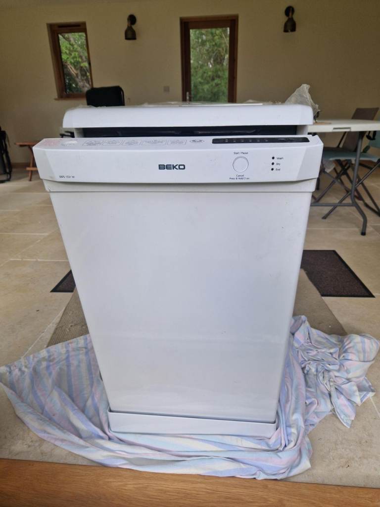 Slimline dishwasher 