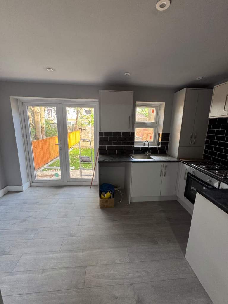 Five-Bedroom House to Let Sandyhill Road, IG1 2ET | £2,900 per calendar month