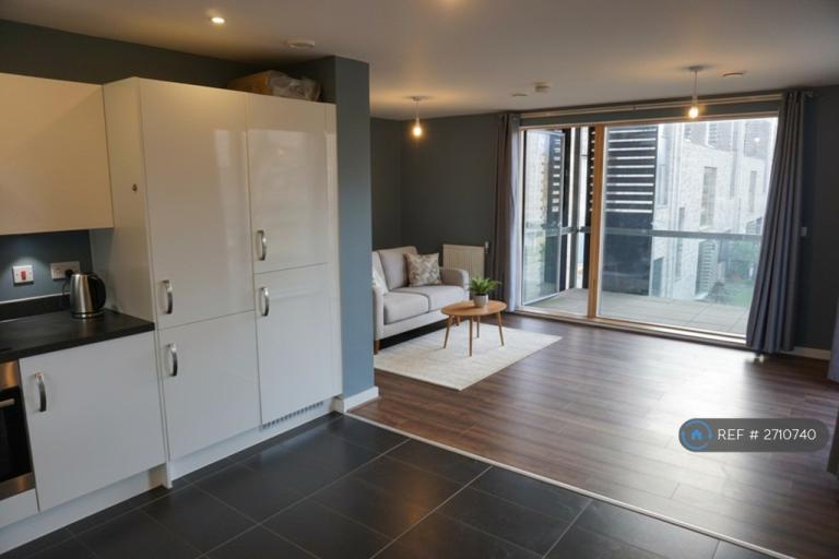 2 bedroom flat in Cornwell Road, Trumpington, Cambridge, CB2 (2 bed) (#2710740)