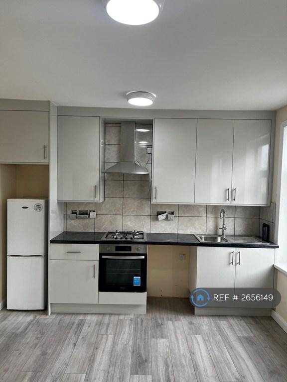 3 bedroom flat in Kingsley Road, Hounslow, TW3 (3 bed) (#2656149)